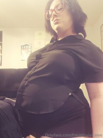 frauleinvivicalee Nude Leaks OnlyFans Photo 33