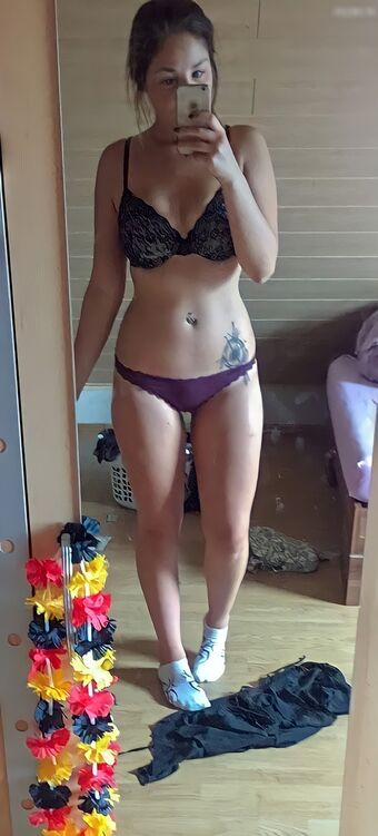 Kirsten – Wer kennt Sie / oer_ksn Nude Leaks OnlyFans  – Leaked Models