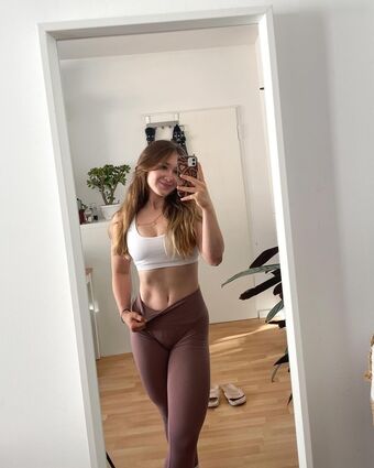 Lisa.lth Nude Leaks OnlyFans Photo 29