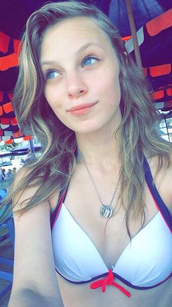 Sydney Poniewaz Nude Leaks OnlyFans Photo 40