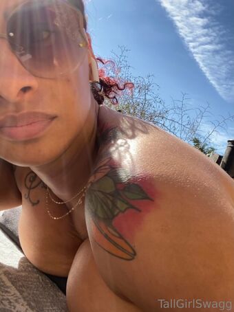 tallgirlswagg Nude Leaks OnlyFans Photo 37
