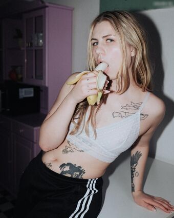 Yung FSK18 Nude Leaks OnlyFans Photo 21