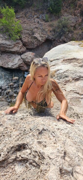 Flyingponytail66 / Lana / The ArtThis Woman / flyponytail / theartofthiswoman / twowheelsandaponytail Nude Leaks OnlyFans  – Leaked Models