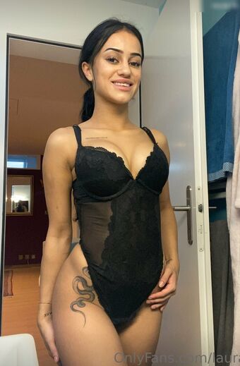 Laurabeb / laura_boog_ Nude Leaks OnlyFans  – Leaked Models