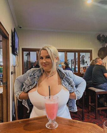 Louise Hourigan Nude Leaks OnlyFans Photo 1