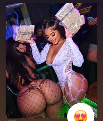 TattedUpHolly Nude Leaks OnlyFans Photo 24