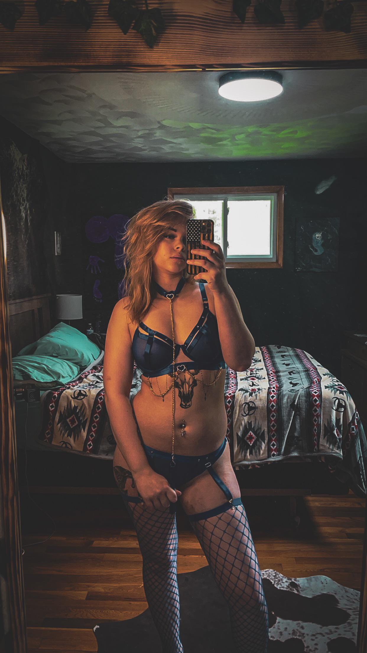 Sure_Cloud_6970 / Ya’ll_Alternative – Nude Onlyfans